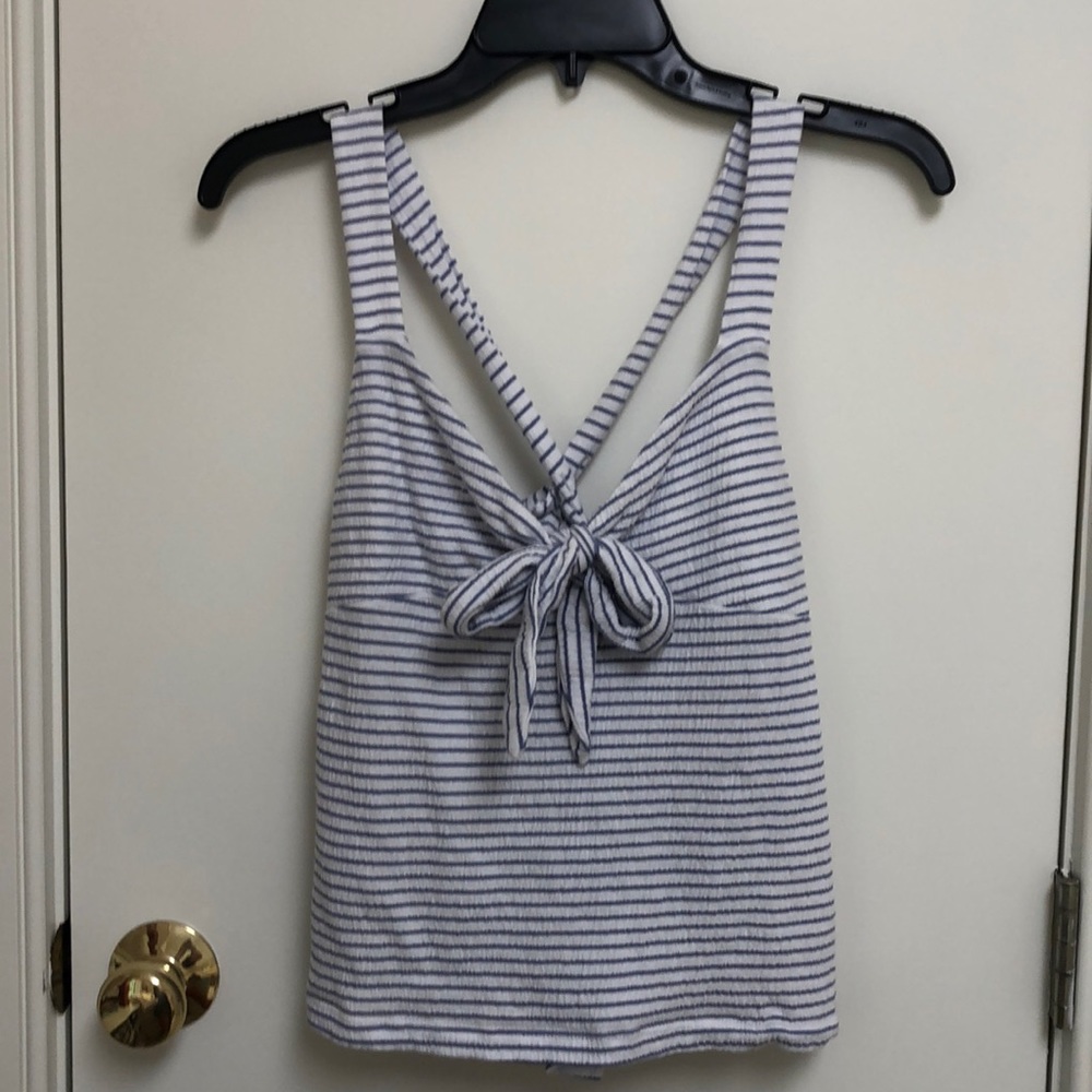 Tank-top with crosses straps in the back